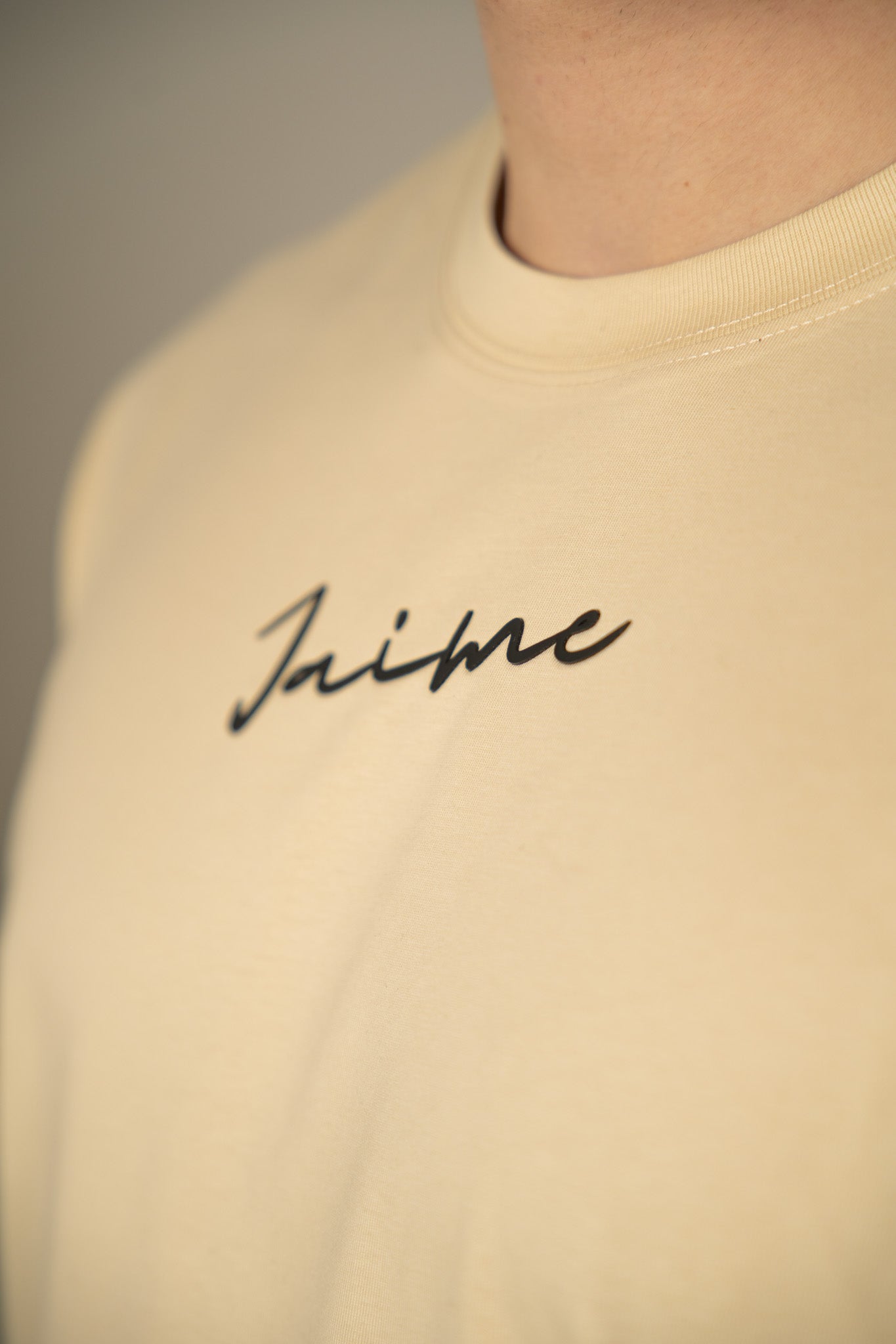 HUSTLER Tee – Sand Edition