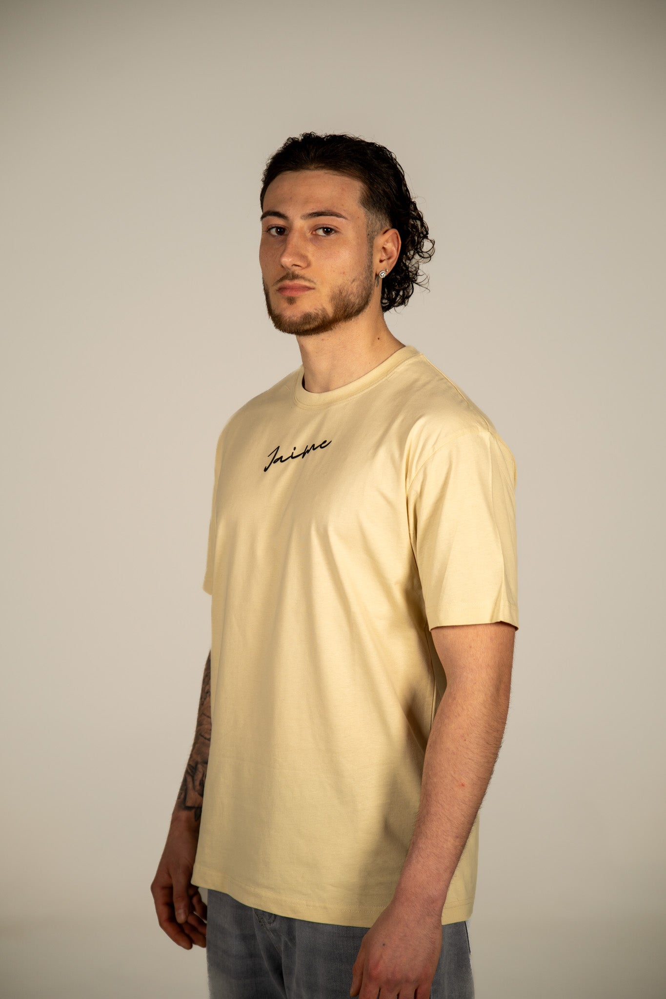 HUSTLER Tee – Sand Edition